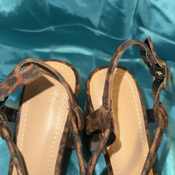 Chunky Leopard Print Heels - Size 7 - Picture 5 of 10